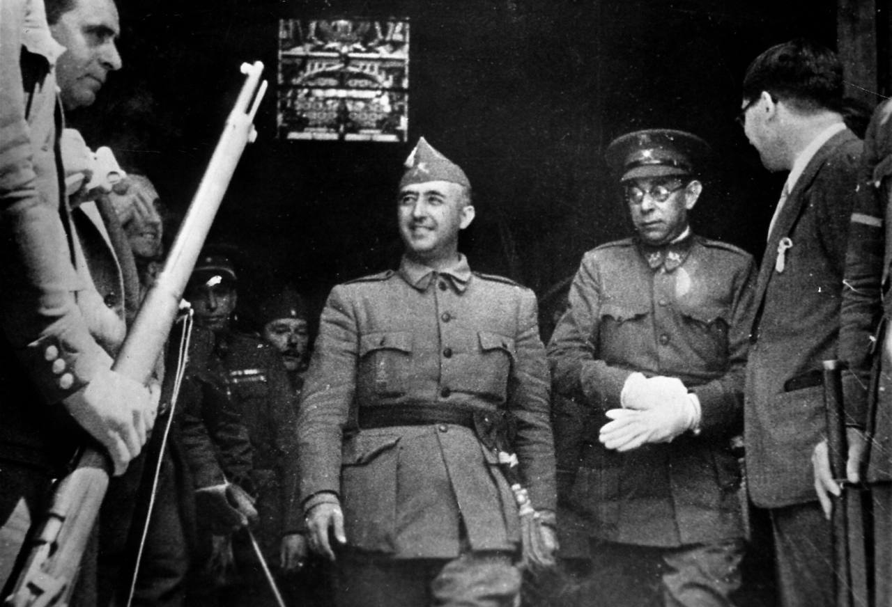 Francisco Franco y Emilio Mola. 