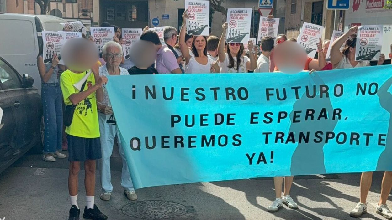 Movilización en la Delegación Territorial de Educación
