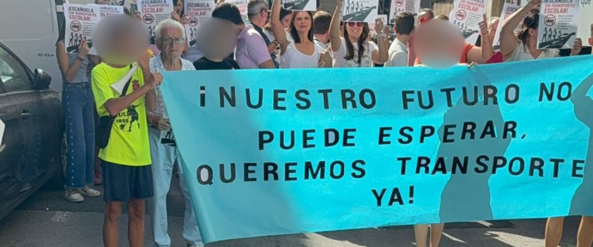Los "recortes en educación pública" del Gobierno de Moreno Bonilla provocan que 40 niños de Escañuela (Jaén) se queden sin transporte escolar