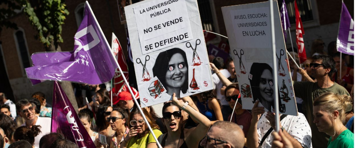 Ayuso, entre abucheos y gritos en Alcalá de Henares por más financiación universitaria y a favor de Palestina