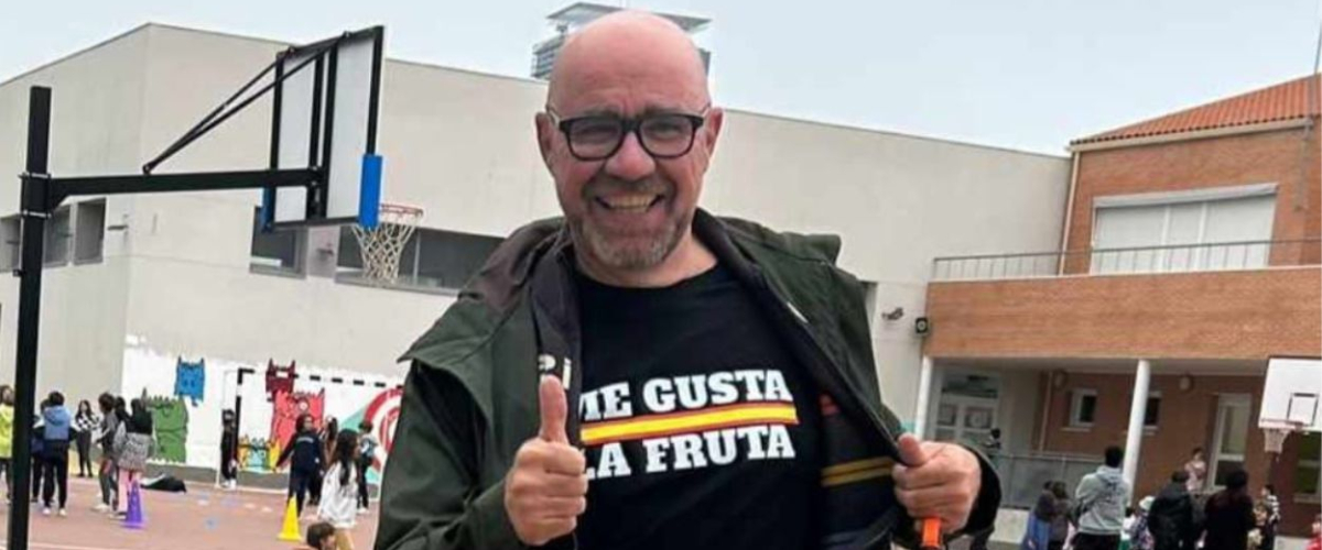 Ayuso prohíbe la bandera de Palestina en las aulas pero permitió camisetas de "me gusta la fruta" contra Sánchez