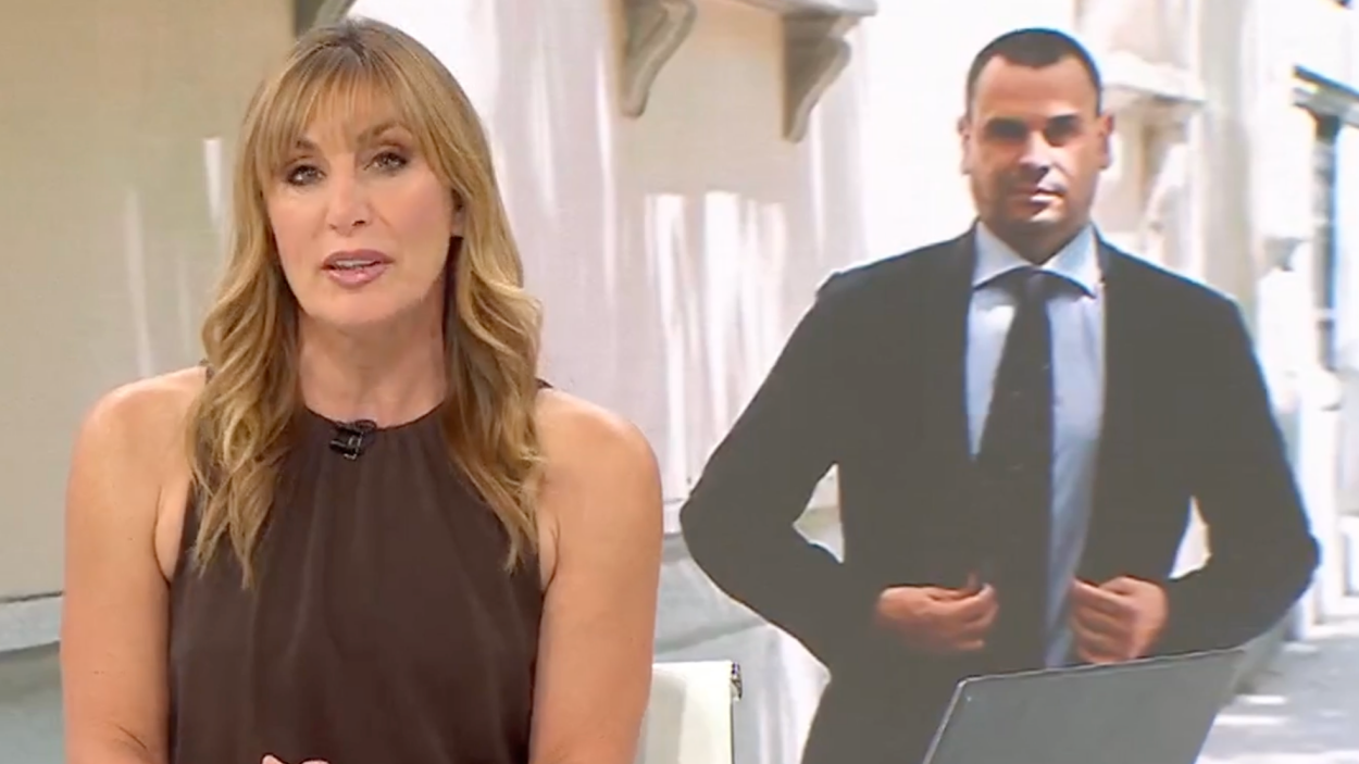 Laura Gómez, presentadora del 'Telenoticias 2' de Telemadrid, tratando el tema judicial de González Amador