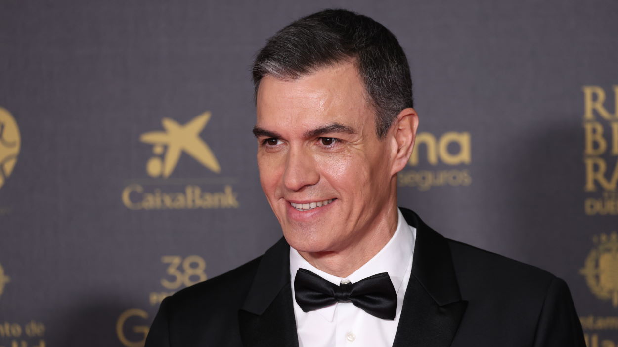 La mayor fan de Pedro Sánchez se suma a su campaña para el Nobel de la Paz. EP.