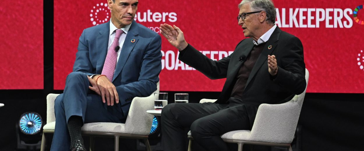 Ovación a Sánchez en Estados Unidos en un importante foro con Bill Gates como testigo: "Está salvando vidas"