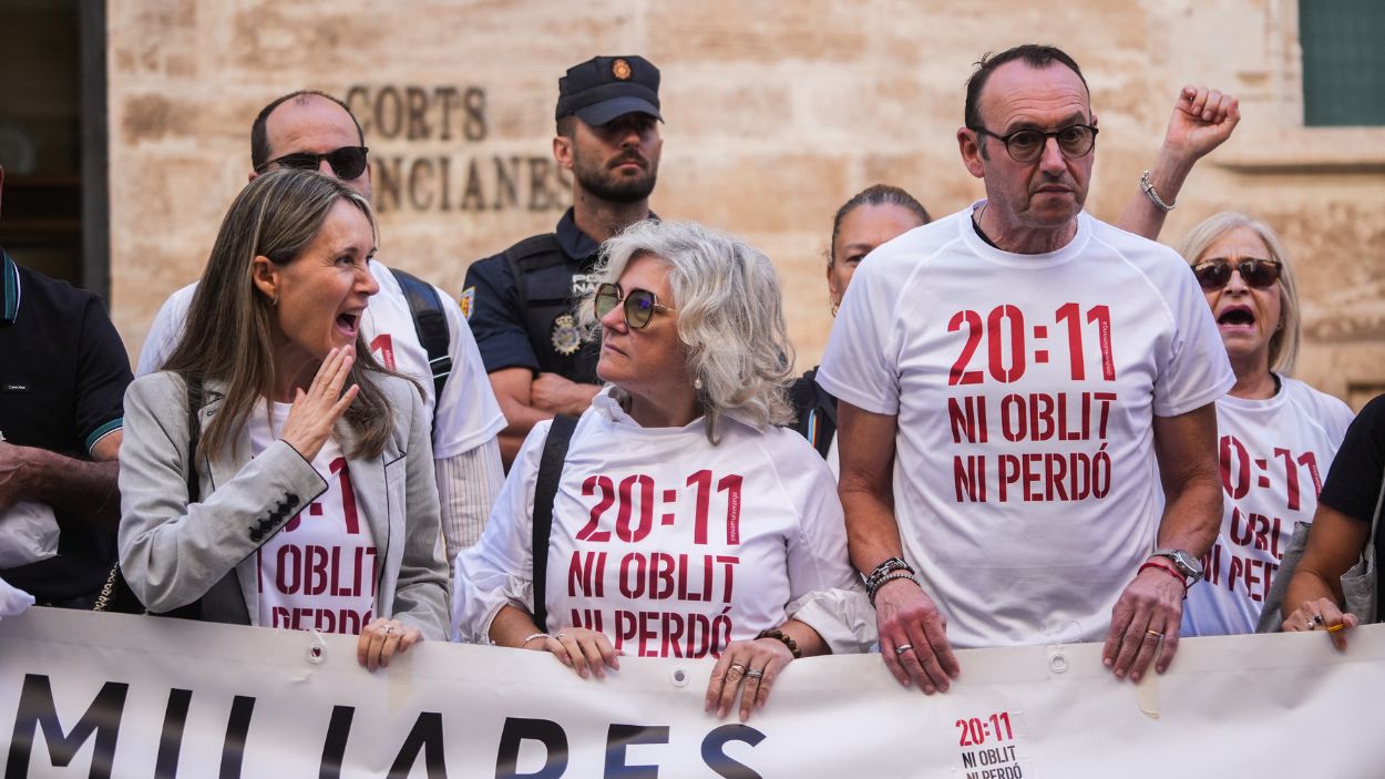 Víctimas de la DANA se concentran para pedir la dimisión de Mazón. EP