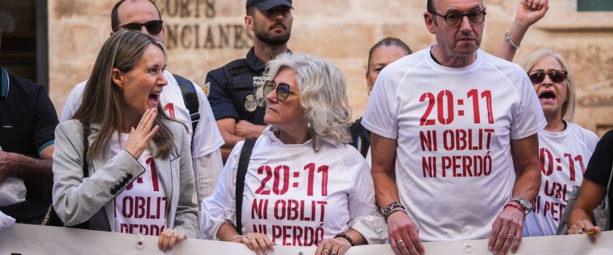 Mazón, la cobardía hecha político: evita cruzarse o atender a las víctimas de la DANA