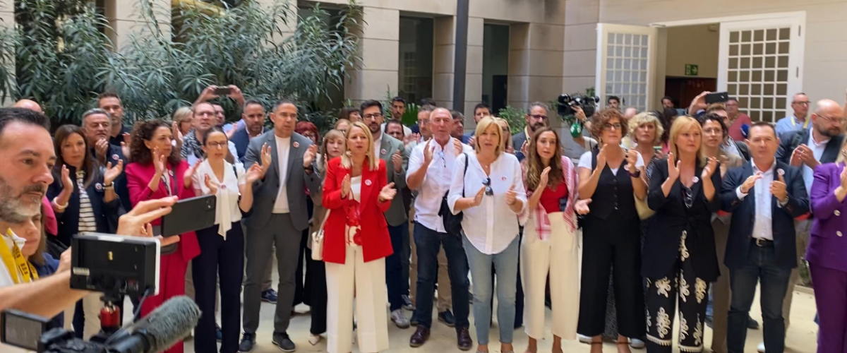 Las víctimas de la DANA y la oposición en bloque dejan a Mazón con la palabra en la boca y abandonan el pleno