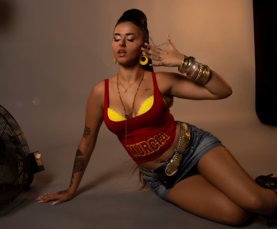 l0rna en 'Gangsta Girls Gallery'