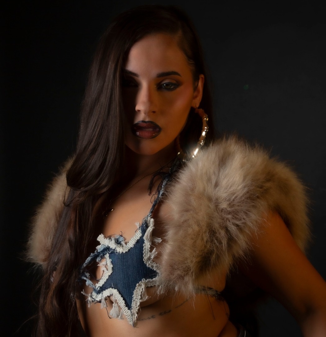 Kristina en 'Gangsta Girls Gallery'