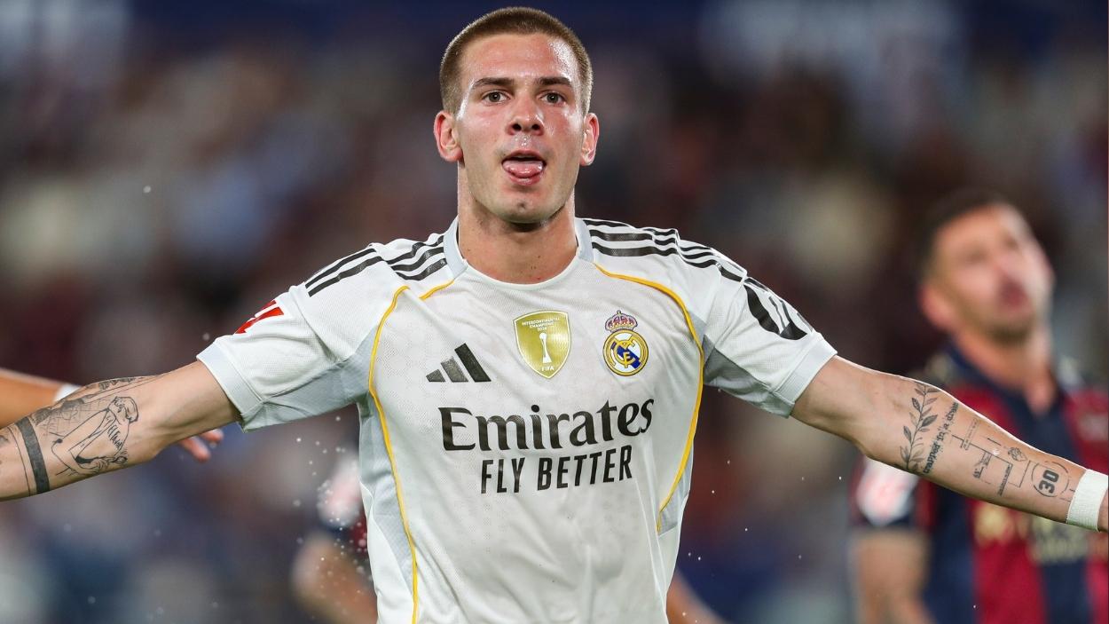 El jugador del Real Madrid, Franco Mastantuono, celebrando su tanto ante el Levante. EP