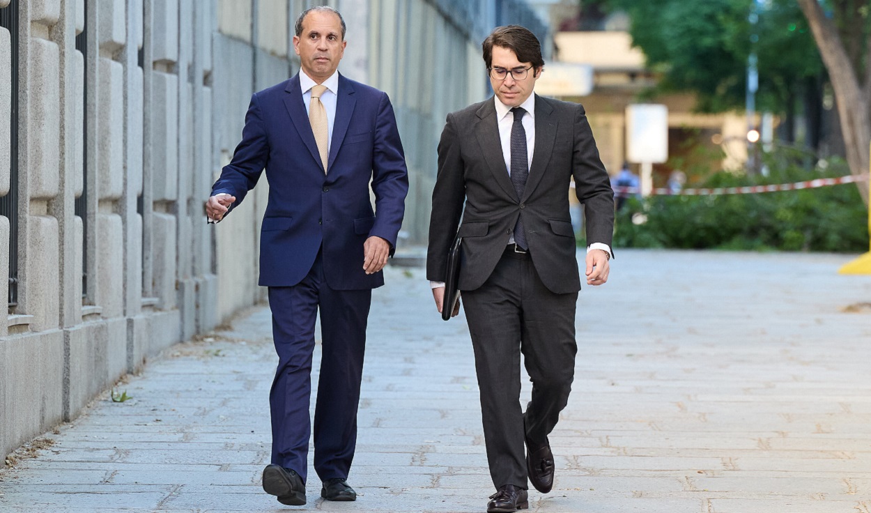 El abogado del novio de Isabel Díaz Ayuso, Carlos Neira, y Alberto González Amador. EP