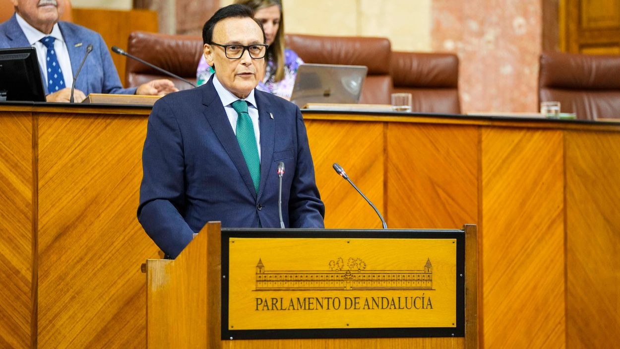 Consejero de Universidad, José Carlos Villamandos en el Parlamento andaluz
