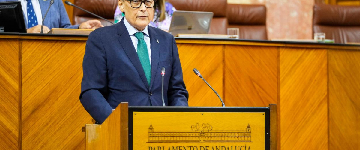 La oposición cuestiona el "proceso transparente" de Moreno Bonilla para denegar grados a las universidades de Granada y Jaén