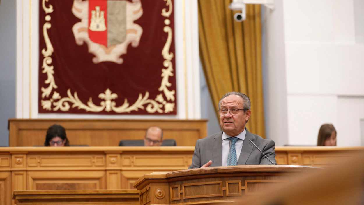 El consejero de Hacienda y Administraciones Públicas de la JCCM, Juan Alfonso Ruiz Molina. Cortes C-LM.