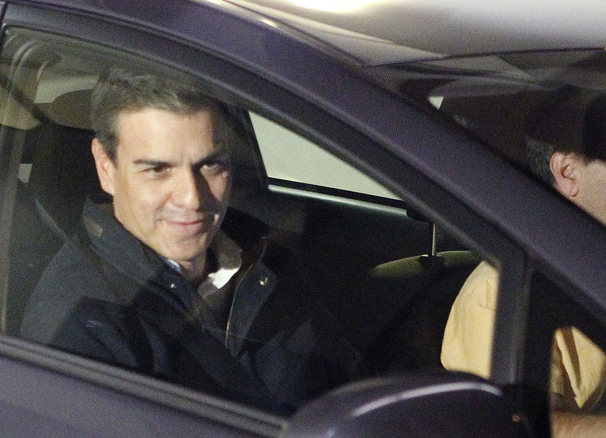 Pedro Sánchez saliendo de la sede en Ferraz. EFE