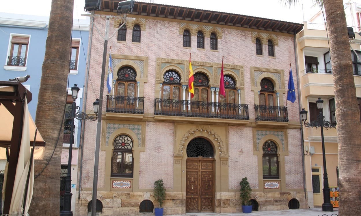 Fachada del Ayuntamiento de Águilas, en la Región de Murcia