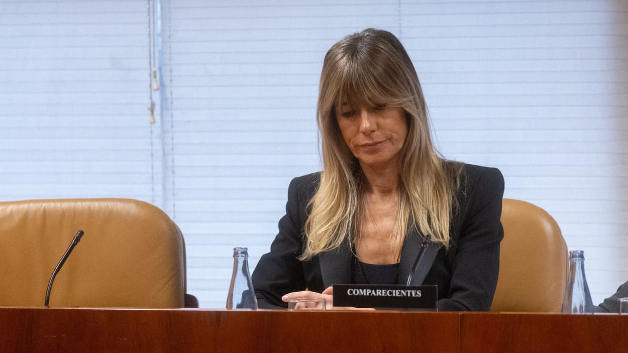 Begoña Gómez durante la Comisión de Investigación sobre programas de cátedras y postgrados de la Universidad Complutense de Madrid y empresas financiadoras, en la Asamblea de Madrid. EP.