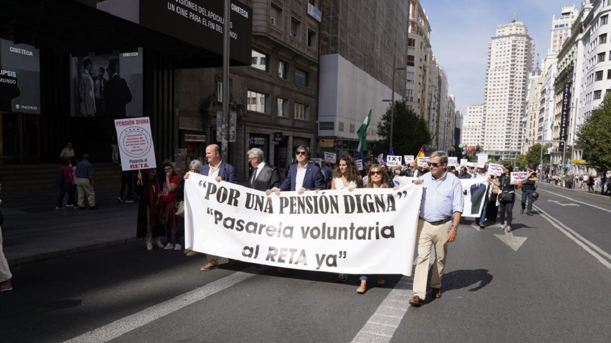 Abogados y procuradores reclaman en Madrid un trato favorable en para incorporarse al régimen de autónomos.