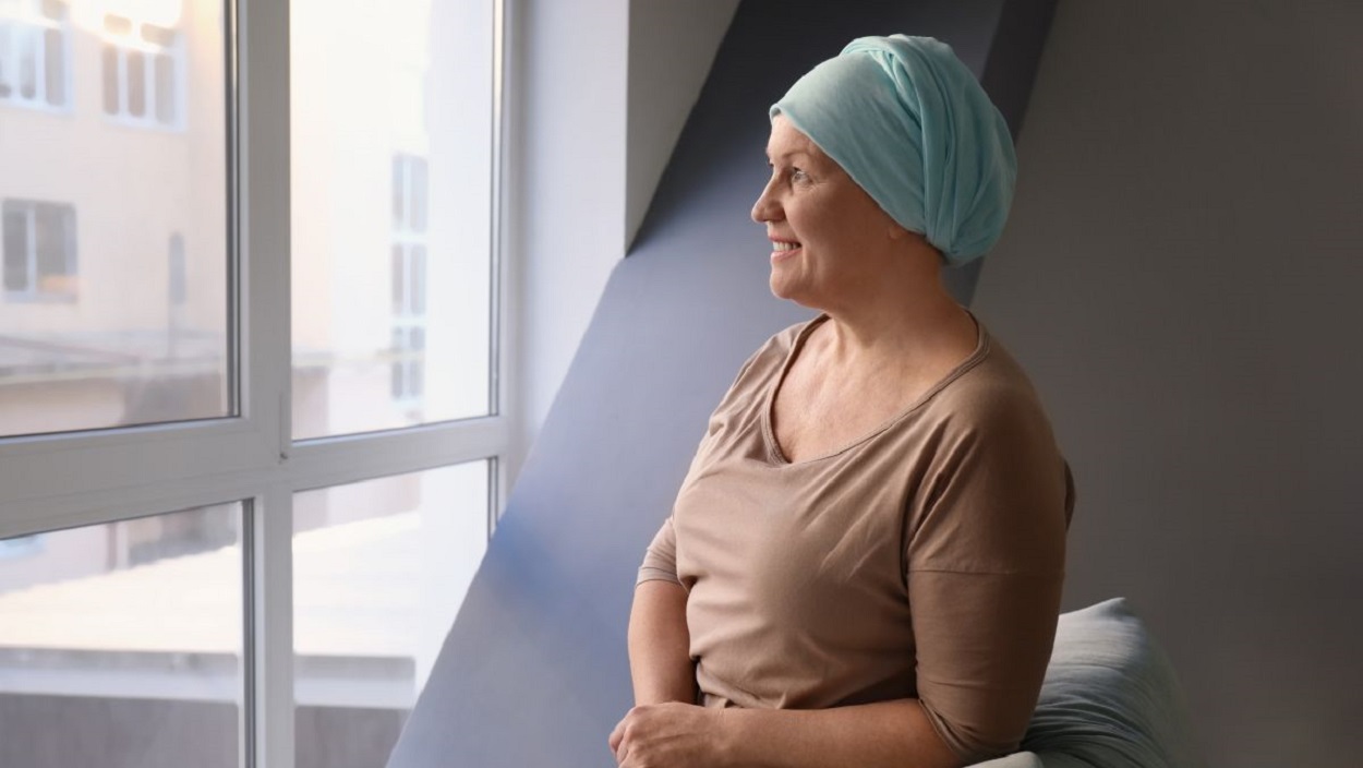 Mujer con cáncer | Foto de 123RF/serezniy
