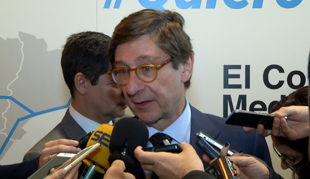 José Ignacio Goirigolzarri, presidente de Bankia, ante los medios