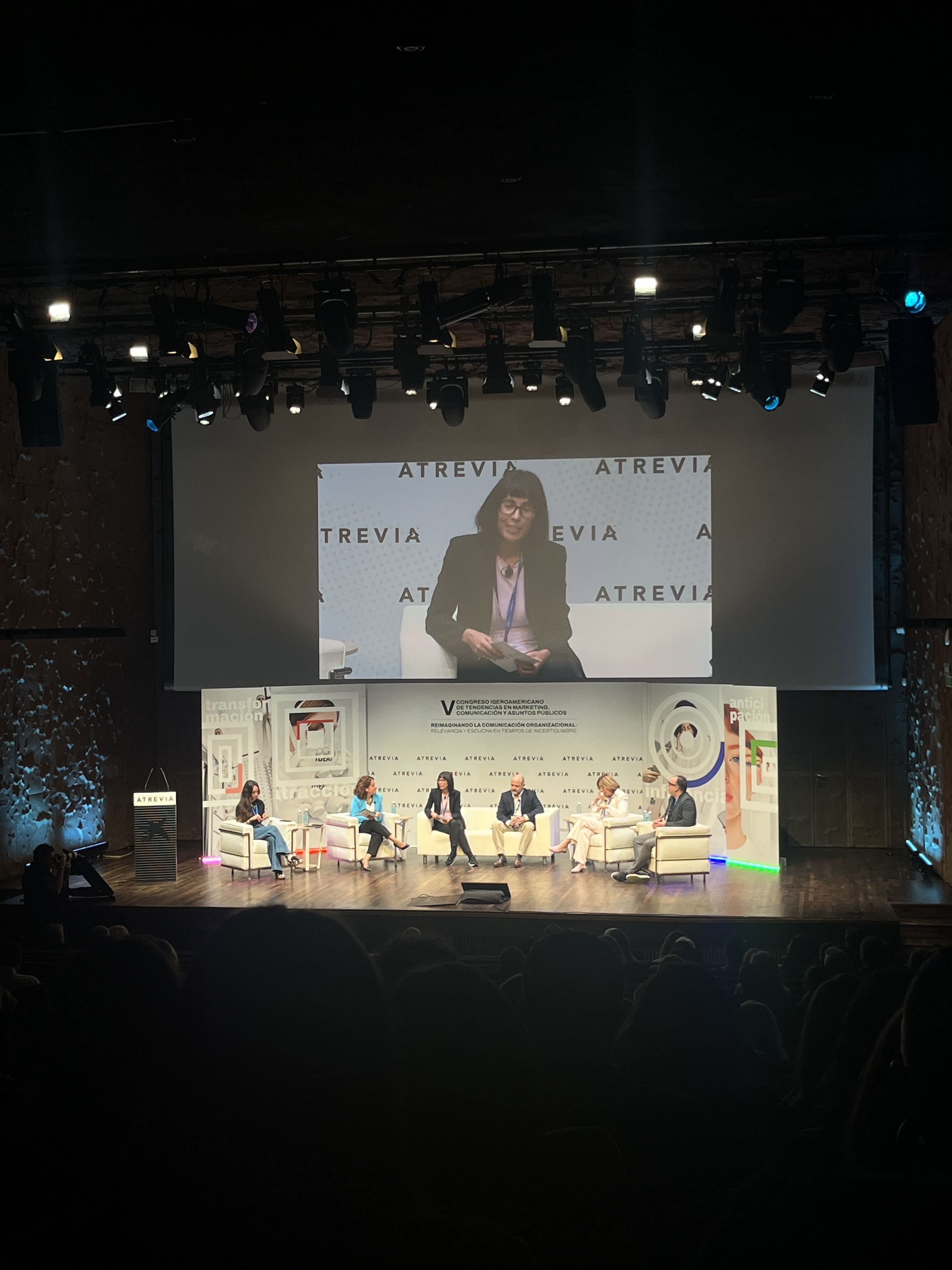 Mesa ‘La reputación ante el espejo’, con representantes del British Council, Ac2ality, Heygaz, Lilly y Cadena SER, moderada por Maritcha Ruíz (ATREVIA)