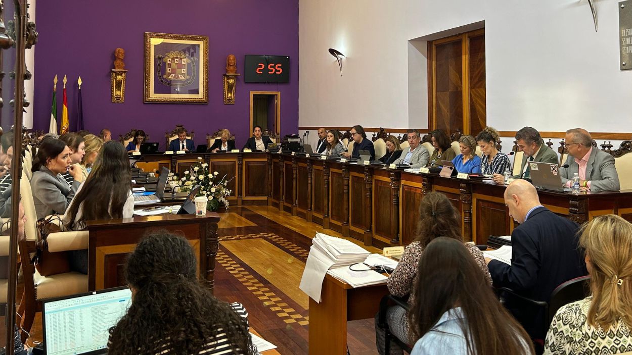 Celebración del pleno del Ayuntamiento de Jaén el 30 de septiembre de 2025