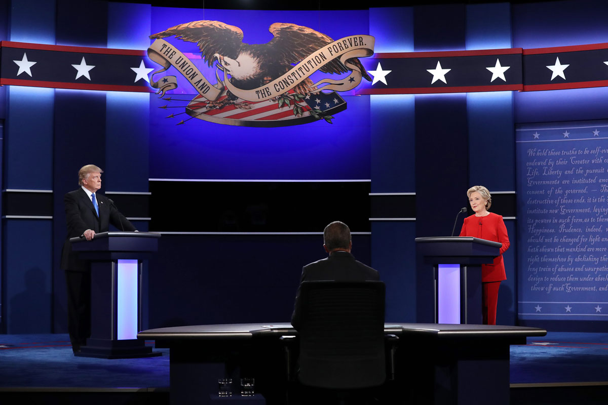 La candidata Demócrata a la presidencia de los Estados Unidos Hillary Clinton frente al candidato republicano Donald Trump en el primer debate presidencial