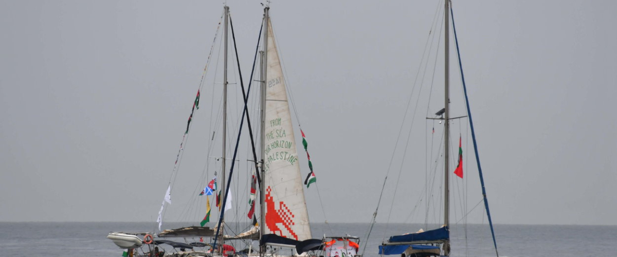El buque español no se adentrará con la flotilla en zona de ataque israelí y el Gobierno pide que frenen su avance