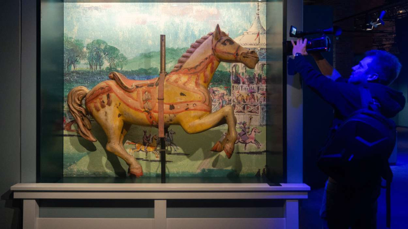 Tiovivo de Mary Poppins en Disney The Exhibition100 años de magia
