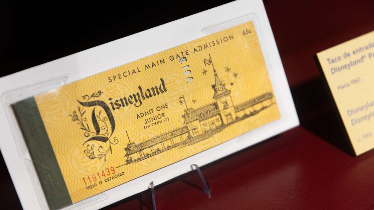Entrada para Disneyland antigua. EP