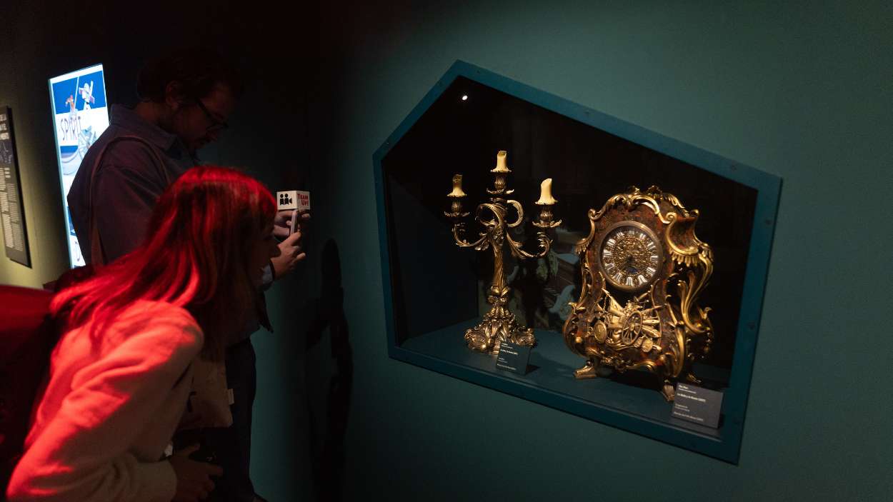 Atrezzo de La bella y la bestia en Disney The Exhibition: 100 años de magia. EP