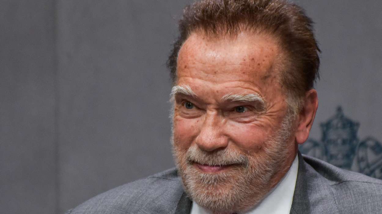 Arnold Schwarzenegger habla durante una conferencia de prensa para presentar la conferencia internacional "Raising Hope for Climate Justice". EP
