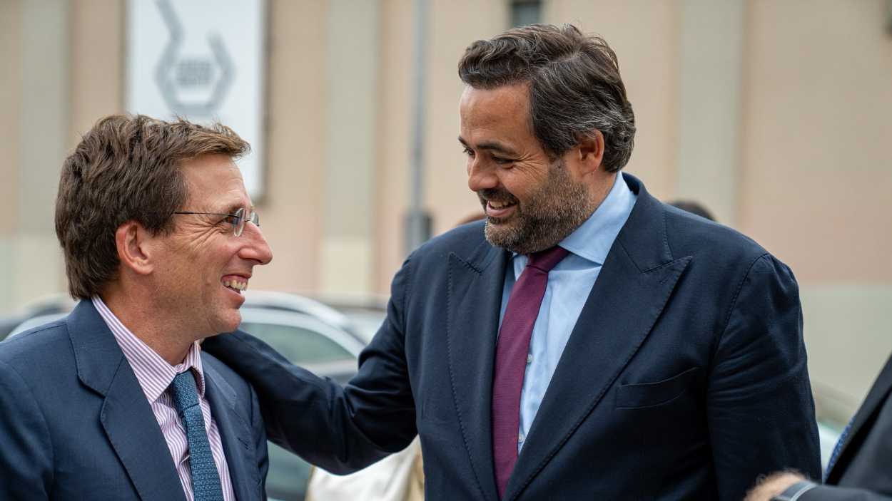 El líder del PP de Castilla La Mancha, Paco Núñez, junto a Martínez Almeida. PP.