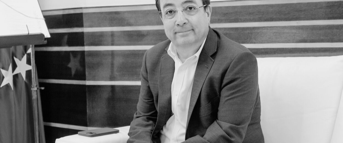 El histórico dirigente del PSOE de Extremadura, Guillermo Fernández Vara, en estado muy crítico, lucha por su vida