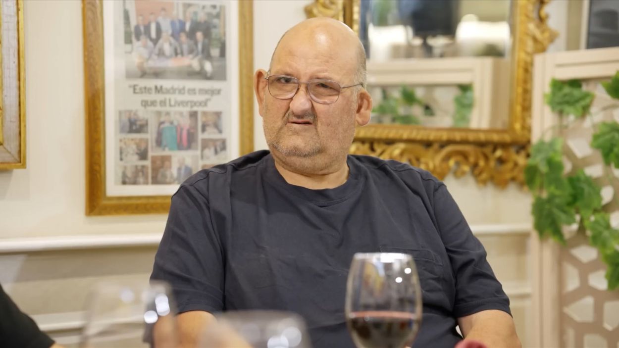 El 'tiktoker' Claudio Bermejo, conocido como ‘El Dandy de Barcelona’. YouTube.