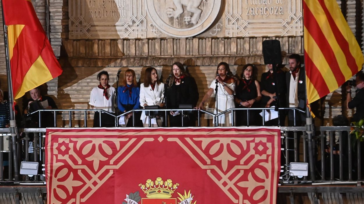 Pregón de inicio de las Fiestas del Pilar, desde el balcón del Ayuntamiento de Zaragoza. EP.