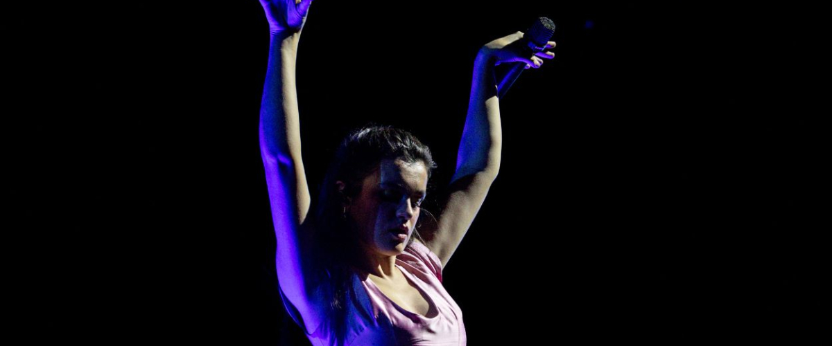 Amaia interrumpe su concierto en Barcelona para lanzar un alegato por Gaza: "Seguid hasta que Palestina sea libre"