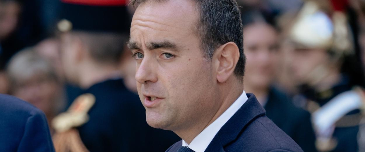 Dimite el primer ministro de Francia un día después de formar Gobierno