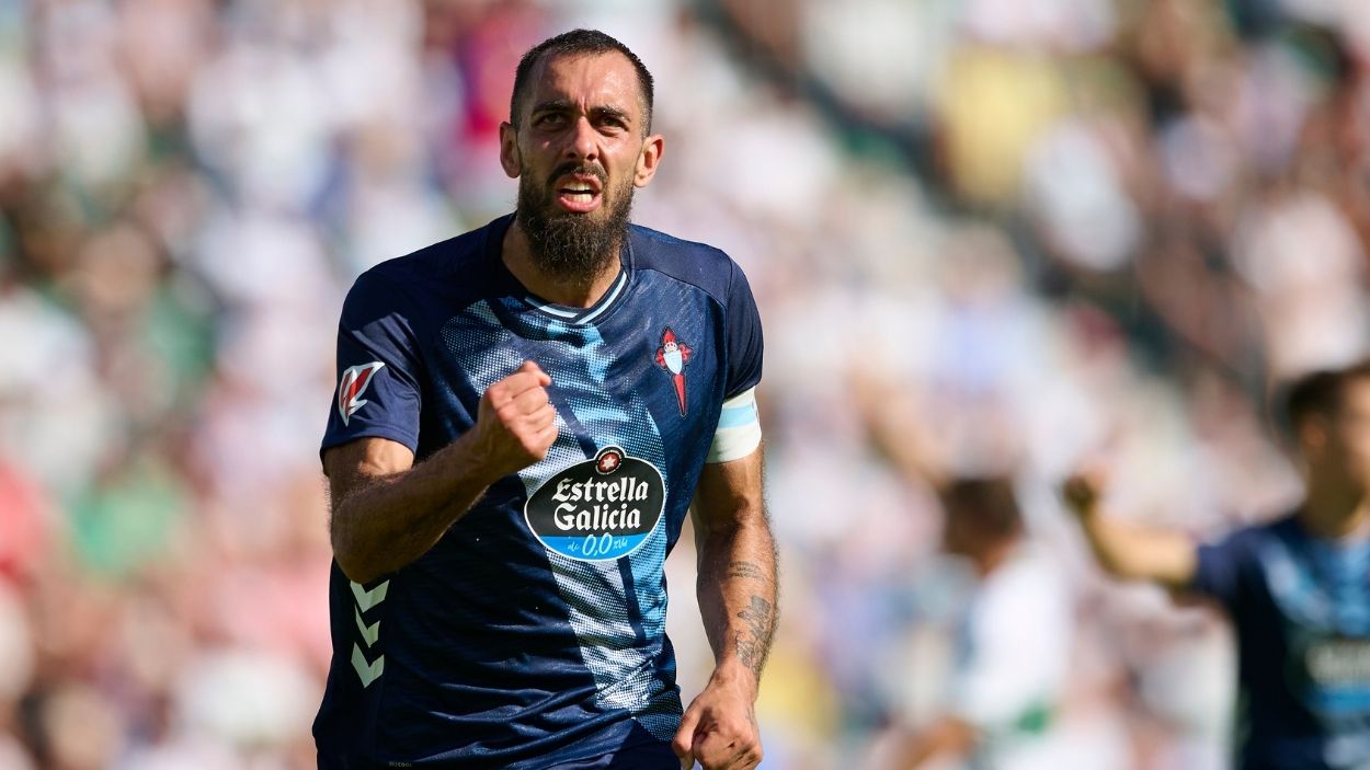 Borja Iglesias, durante un partido con el Celta de Vigo. EP
