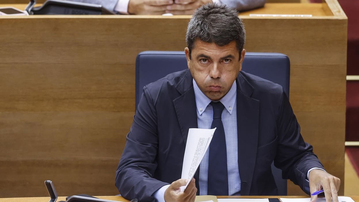 El presidente de la Generalitat valenciana, Carlos Mazón, interviene durante una sesión de control al president de la Generalitat. EP.