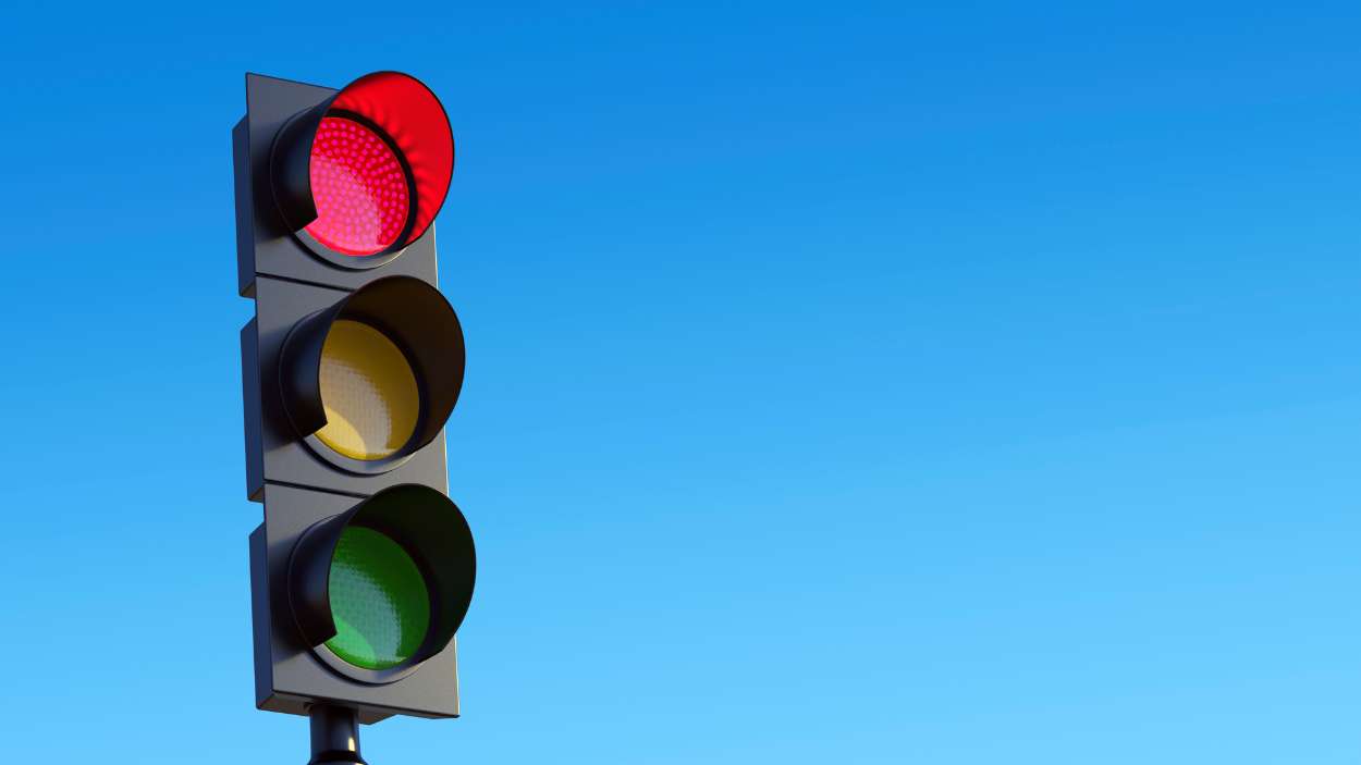 Semáforos con un cuarto color así funcionará la nueva luz blanca en las carreteras