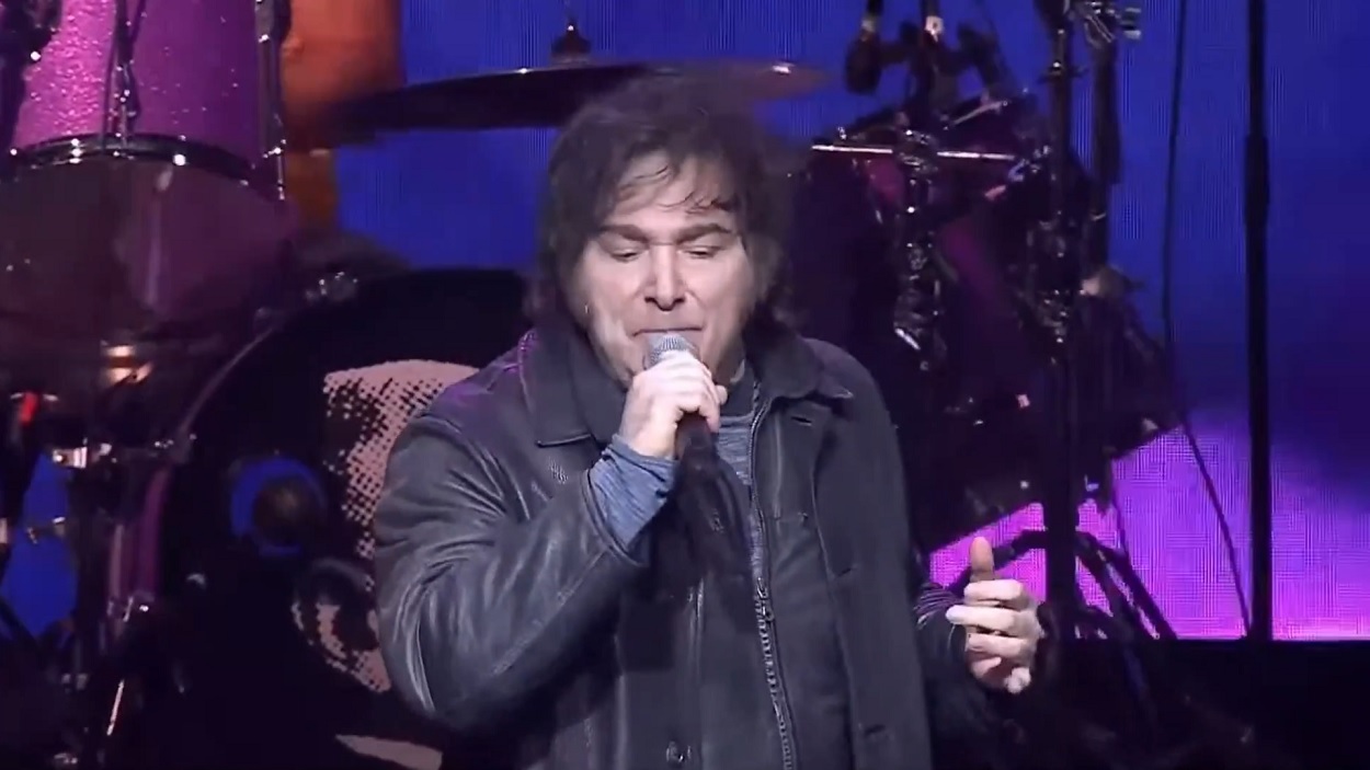 El presidente de Argentina, Javier Milei, durante su recital de rock en el Movistar Arena de Buenos Aires. Redes.