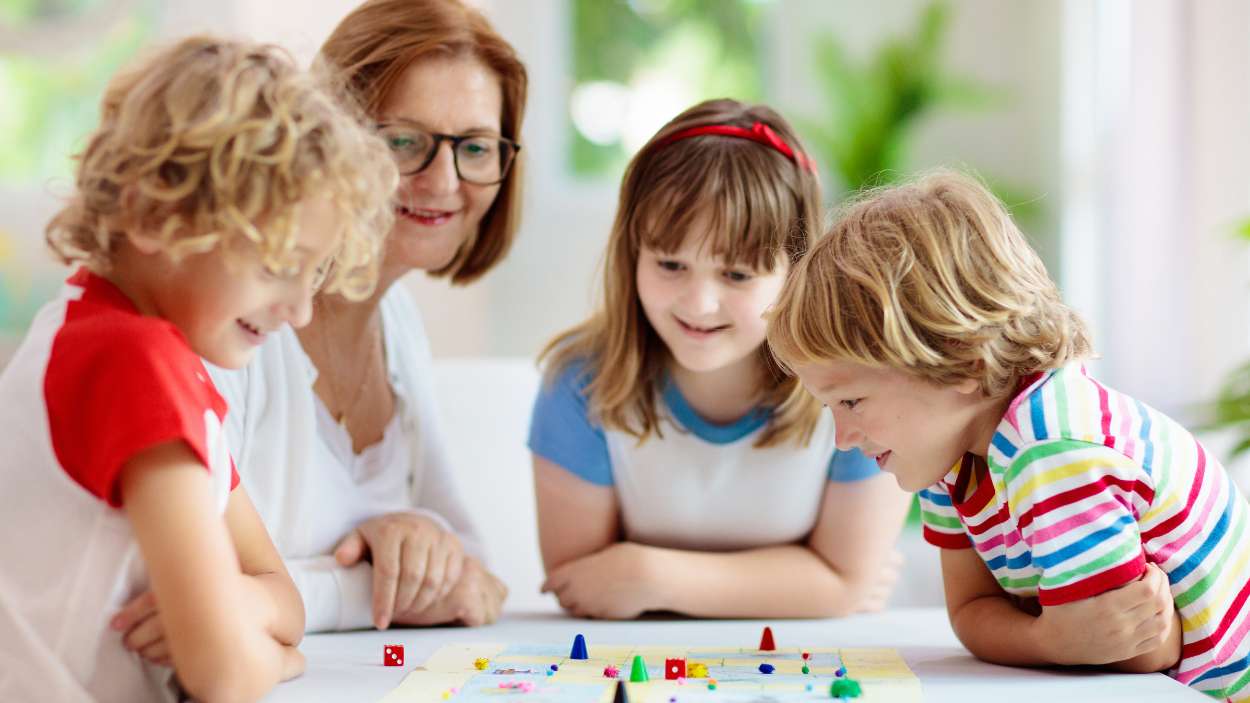 La ciencia lo confirma: jugar a juegos de mesa mejora la memoria y el rendimiento escolar de los niños