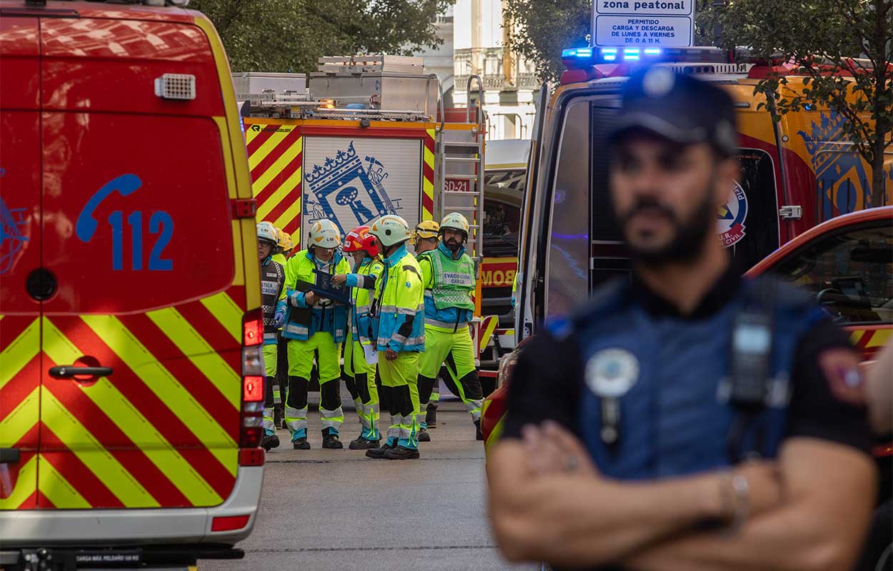 Los servicios de emergencia buscan a los desaparecidos en el derrumbe de un edificio de Madrid