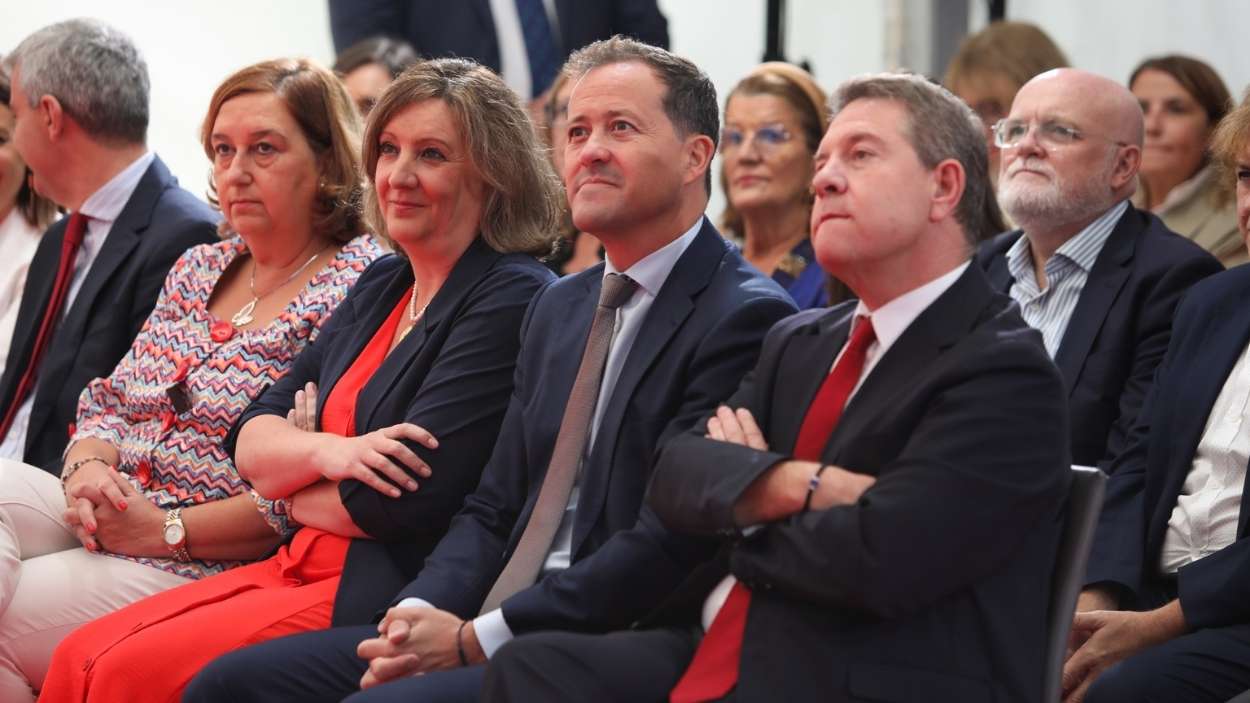 Patricia Franco, consejera de Economía, Carlos Velázquez, alcalde de Toledo, y Emiliano García-Page, presidente de Castilla-La Mancha, durante la inauguración de FARCAMA. Ayto. Toledo