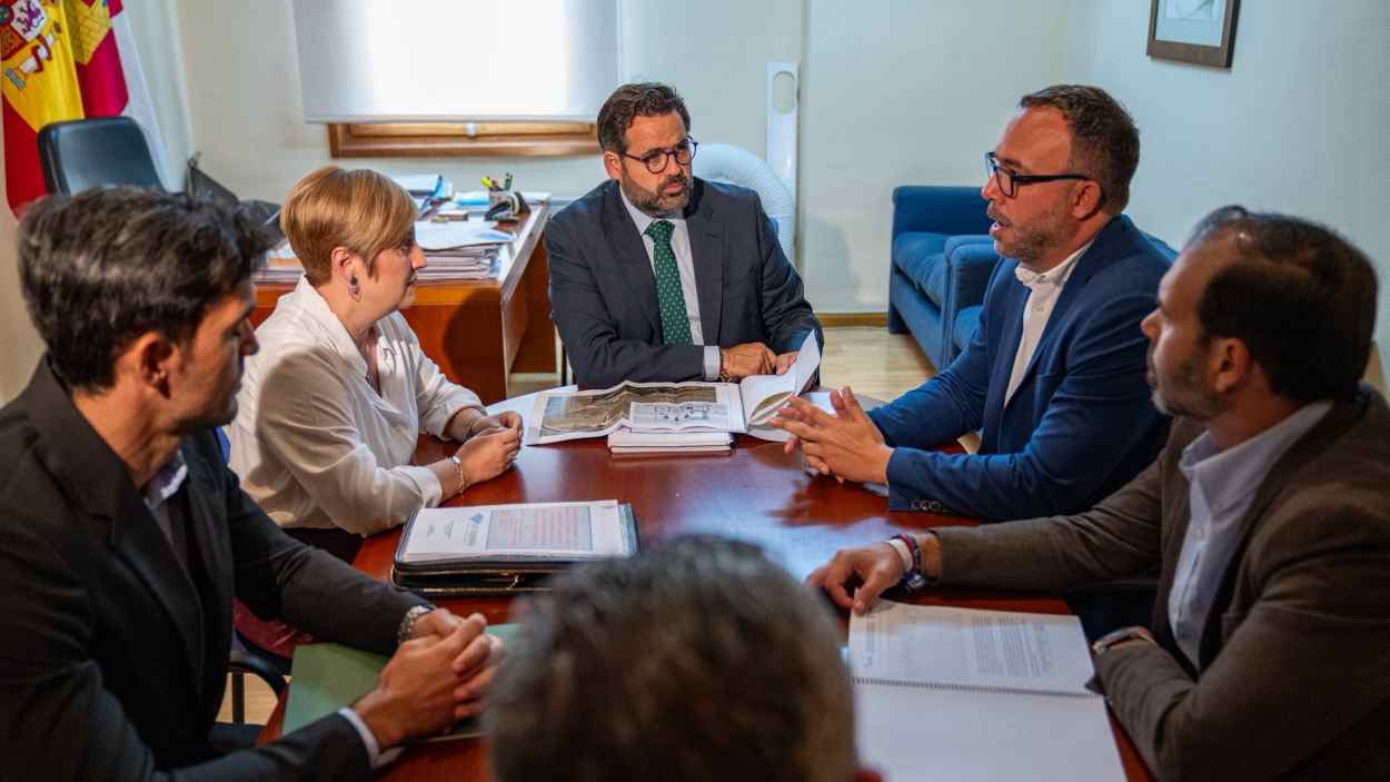 Reunión de Paco Núñez con los alcaldes de Tomelloso y Argamasilla de Alba. PP.