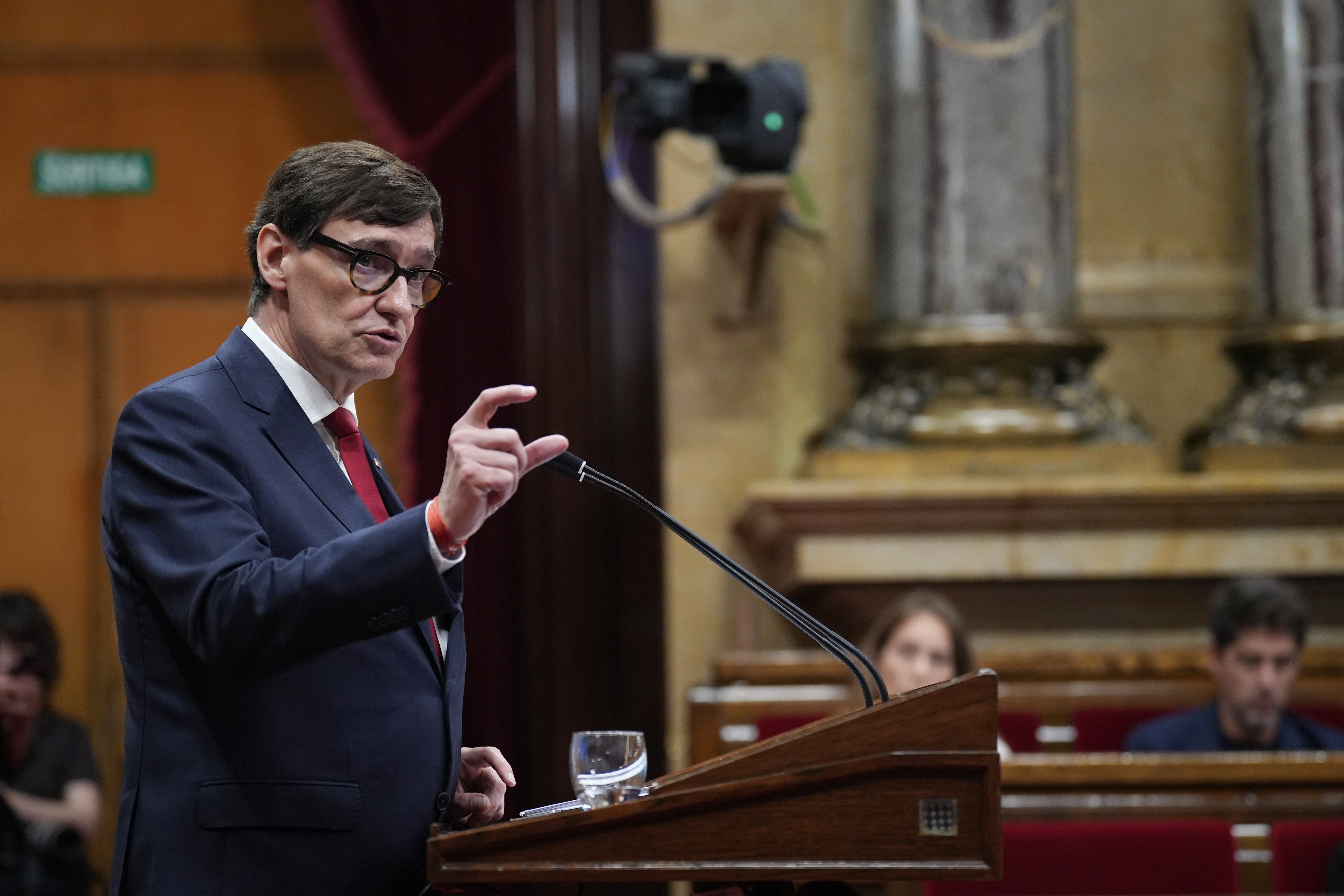 El presidente de la Generalitat, Salvador Illa, durante la primera jornada del debate de política general en el Parlament de Cataluña. David Zorrakino / EP