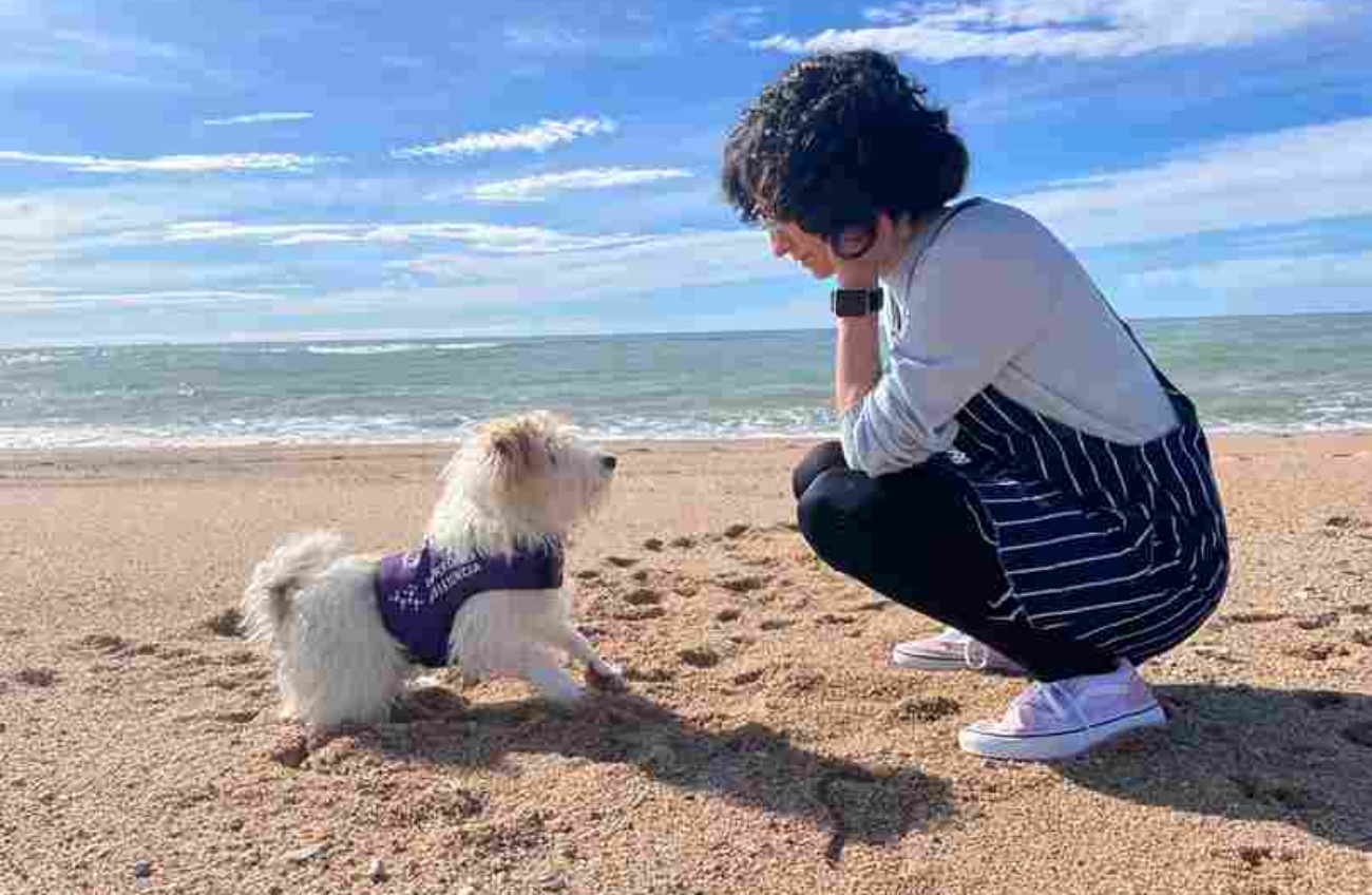 Lidia Nicuesa y su perra de asistencia médica, Ciri. (Foto: CANEM perros de asistencia)