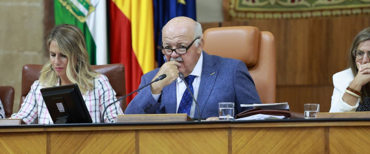 Suspenden temporalmente el pleno del Parlamento andaluz tras el rechazo del presidente a votar la inclusión del debate del cáncer de mama