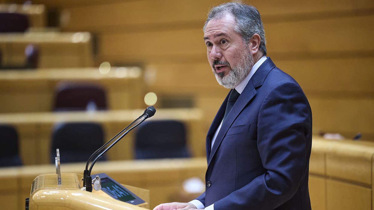 El senador del PSOE Juan Espadas interviene durante un pleno en el Senado. EP.